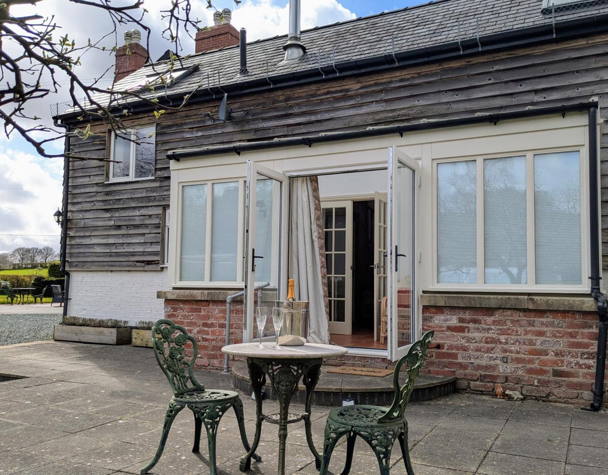 Hotel The Old Vicarage Dolfor Newtown  Exterior foto