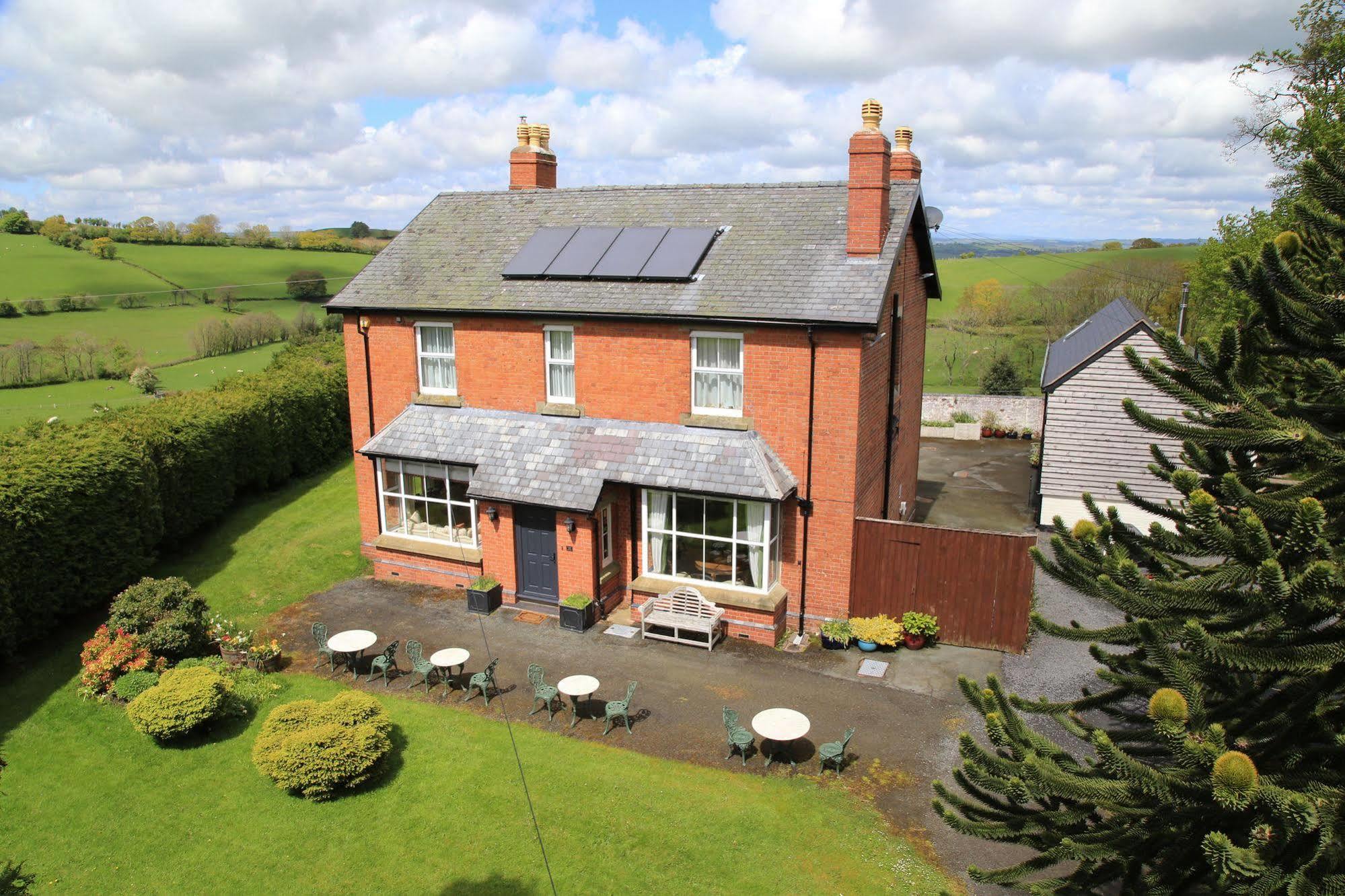 Hotel The Old Vicarage Dolfor Newtown  Exterior foto