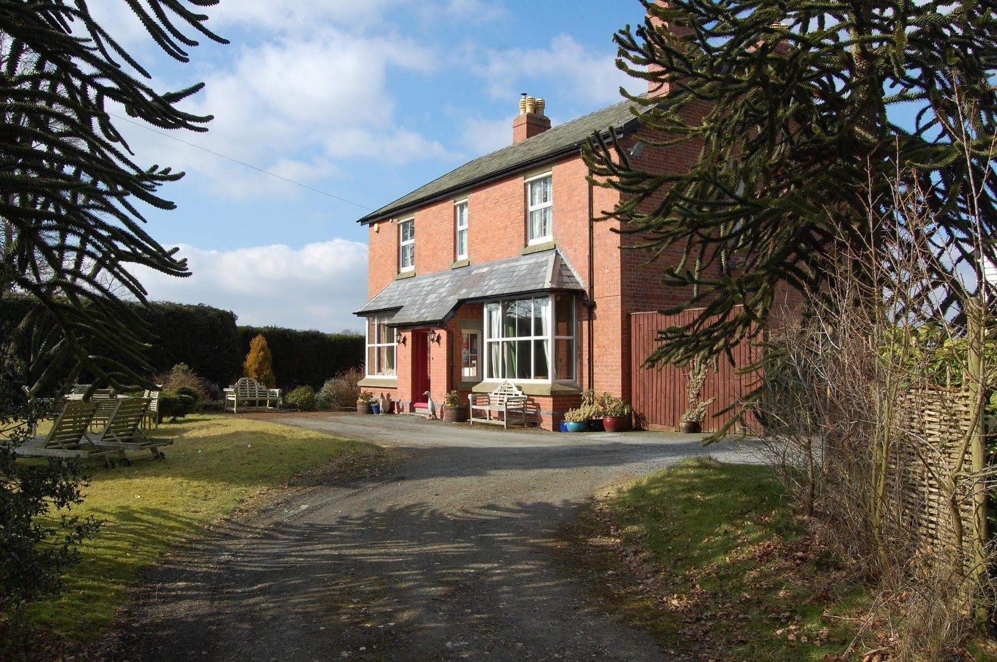 Hotel The Old Vicarage Dolfor Newtown  Exterior foto